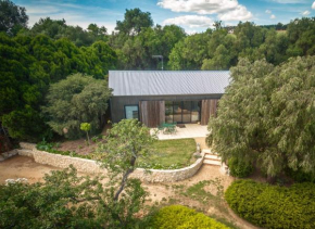  The Garden Cottage at The Olives  Янкалилла